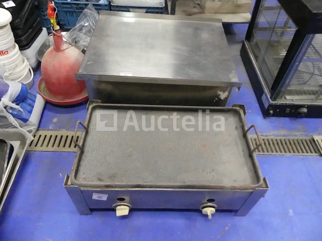 3 plancha's en gasgrill merk en model onbekend - afbeelding 1 van  9