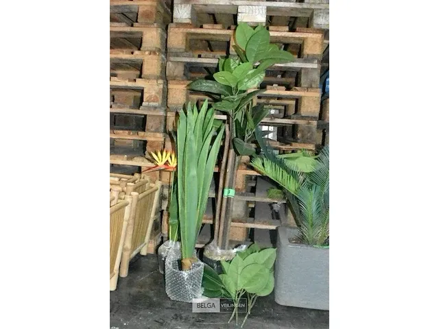3 potten met kunstbloemen - afbeelding 1 van  1