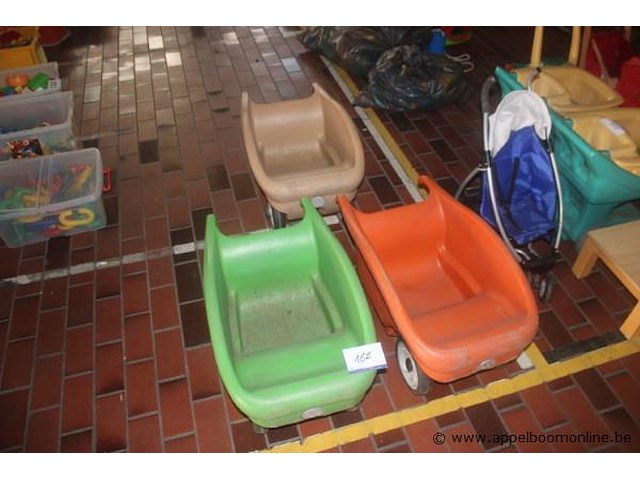 3 pvc speelgoed kruiwagens - afbeelding 1 van  1