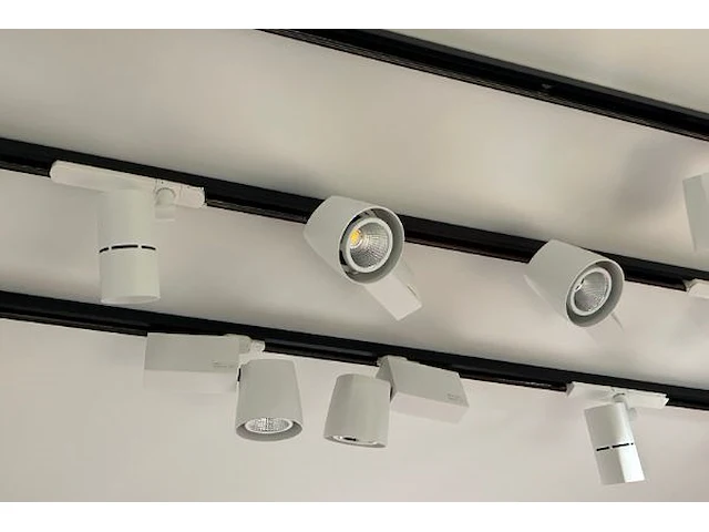 3 rails met verlichting - afbeelding 2 van  3