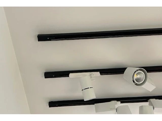 3 rails met verlichting - afbeelding 3 van  3