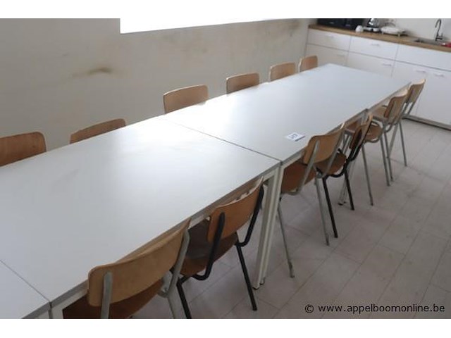 3 rechthoekige kantinetafels vv 8 stoelen - afbeelding 1 van  1