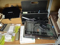 3 rekenmachines, betaalterminal keyware 8210 met oplader, 7 verlengkabels, router netgear - afbeelding 8 van  9