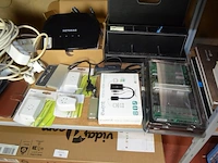 3 rekenmachines, betaalterminal keyware 8210 met oplader, 7 verlengkabels, router netgear - afbeelding 9 van  9