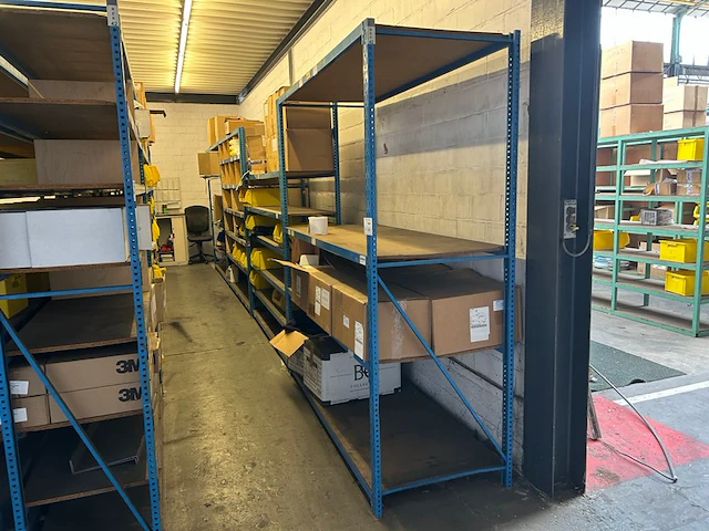 3 rekken met inhoud - afbeelding 1 van  15