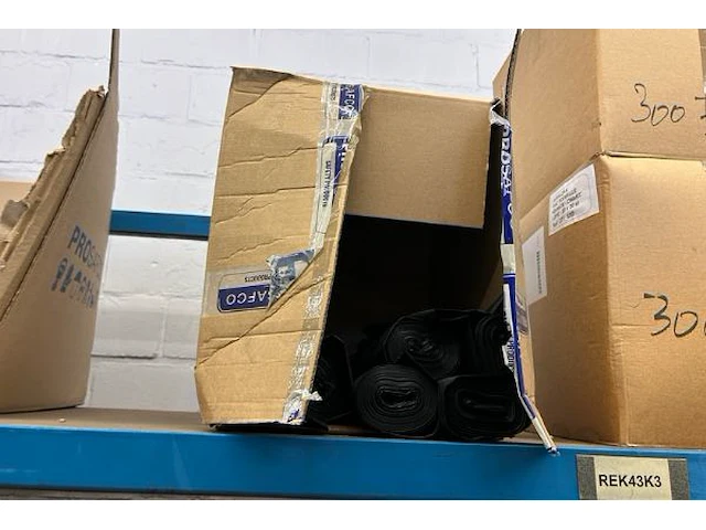 3 rekken met inhoud - afbeelding 14 van  15