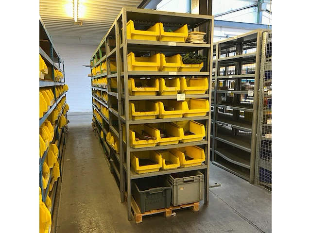 3 rekken met inhoud - afbeelding 1 van  5