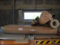 3 rollen kurk ondervloer voor laminaat 10m x 1m x 2mm , 1 rol waterisolatie - afbeelding 1 van  6