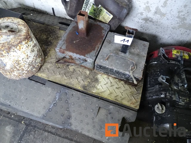 3 rubberen verkeersdrempels, 4 gewichten (parasol, prieel, ..) - afbeelding 4 van  6