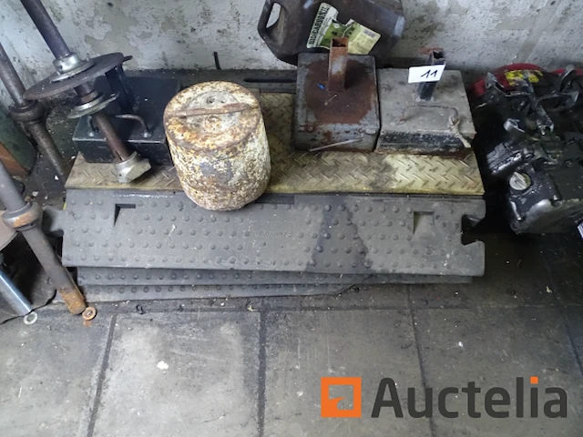 3 rubberen verkeersdrempels, 4 gewichten (parasol, prieel, ..) - afbeelding 6 van  6
