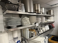 3 rvs schappen + inhoud - afbeelding 1 van  3