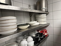 3 rvs schappen + inhoud - afbeelding 2 van  3