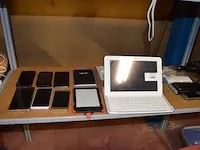 3 smartphontes samsung, 3 diverse smartphones, e-reader tolino, tablet icon met toebehoren, 4 powerbanks - afbeelding 1 van  8