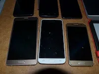 3 smartphontes samsung, 3 diverse smartphones, e-reader tolino, tablet icon met toebehoren, 4 powerbanks - afbeelding 6 van  8