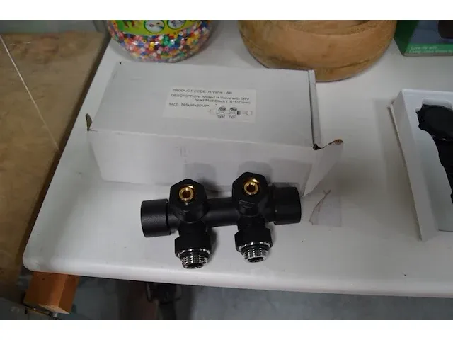 3 smartwatches , mini vernevelaar, naaikistje, h valve mat zwart, houten schaal, 4 tablet hoezen, kralen hama - afbeelding 2 van  11