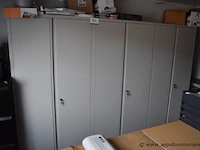 3 stalen dossierkasten (staande op eerste verdieping) - afbeelding 1 van  1