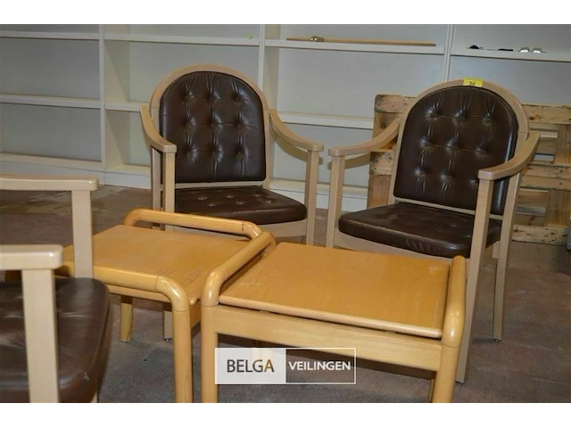 3 stoelen en 2 bijzettafeltjes - afbeelding 2 van  4