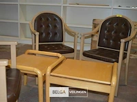 3 stoelen en 2 bijzettafeltjes - afbeelding 2 van  4