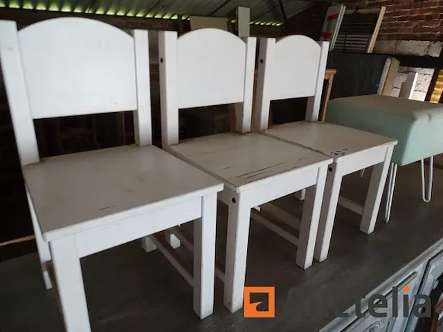 3 stoelen kinderen en 1 ottomaans - afbeelding 1 van  6