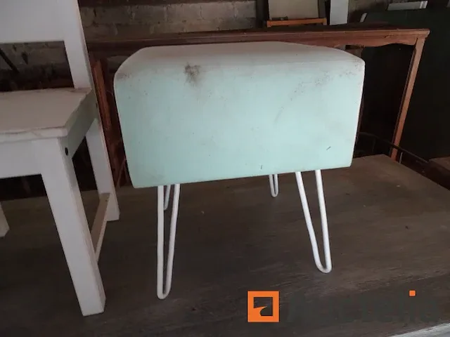 3 stoelen kinderen en 1 ottomaans - afbeelding 3 van  6