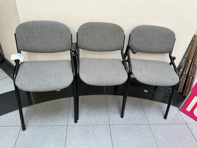 3 stoelen - afbeelding 1 van  4