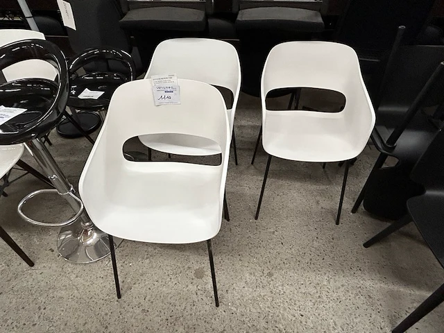 3 stoelen - afbeelding 1 van  7