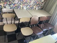 3 tafels en 6 stoelen