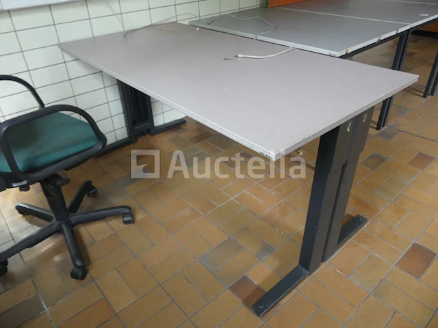3 tafels, kantoormeubilair - afbeelding 4 van  5