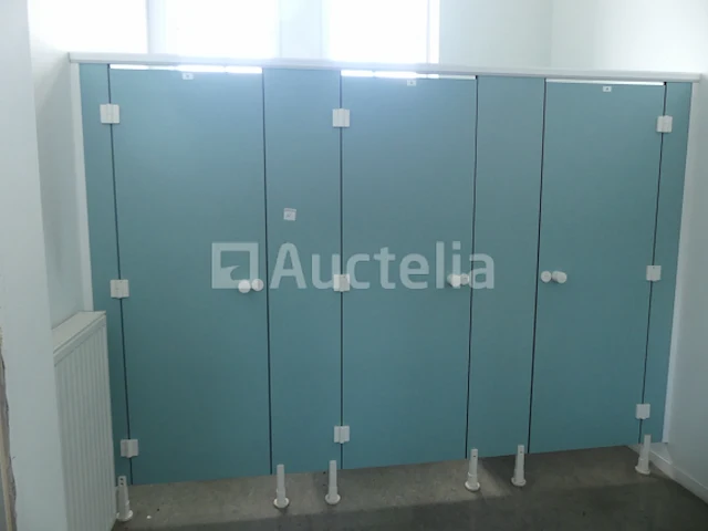 3 toiletten met scheidingswanden - afbeelding 2 van  5