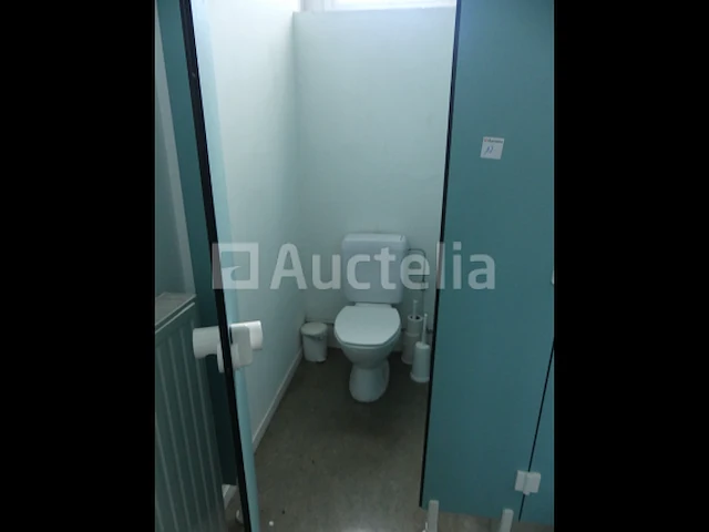 3 toiletten met scheidingswanden - afbeelding 3 van  5