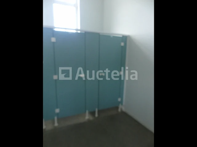 3 toiletten met scheidingswanden - afbeelding 3 van  5