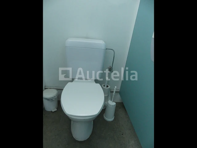 3 toiletten met scheidingswanden - afbeelding 4 van  5