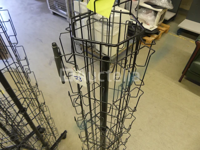 3 tourniquets op wielen - afbeelding 1 van  4