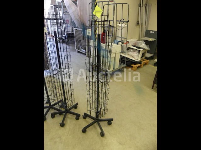 3 tourniquets op wielen - afbeelding 2 van  4