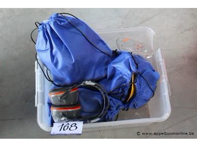 3 veiligheidshelmen plus hoofdtelefoon en bril - afbeelding 1 van  2
