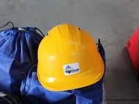 3 veiligheidshelmen plus hoofdtelefoon en bril - afbeelding 2 van  2