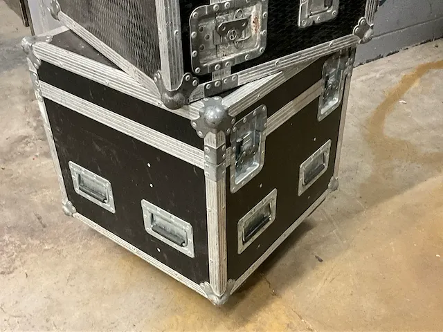 3 verrijdbare flightcases, afm plm 59 x 59 x 68cm - afbeelding 1 van  3