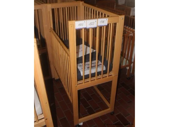 3 verrijdbare houten hoogslapers afm 105x58x137cm - afbeelding 1 van  1