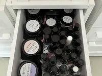 3 verrijdbare ladenkastjes compleet met inhoud - afbeelding 2 van  16