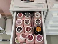 3 verrijdbare ladenkastjes compleet met inhoud - afbeelding 6 van  16