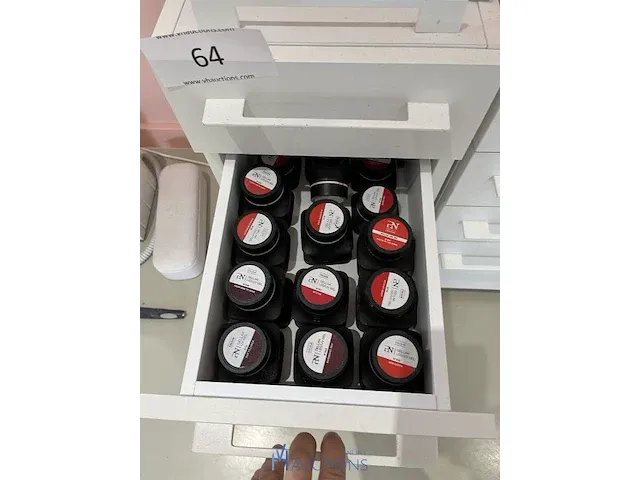 3 verrijdbare ladenkastjes compleet met inhoud - afbeelding 7 van  16