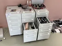 3 verrijdbare ladenkastjes compleet met inhoud - afbeelding 1 van  16
