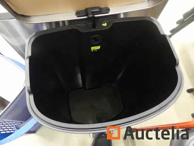 3 vuilnisbakken roestvrij staal 50 liter eko della step bak - afbeelding 8 van  8