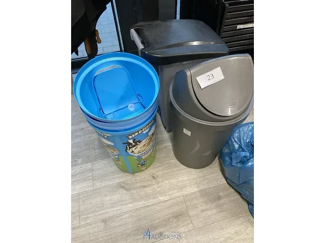 3 vuilnisbakken - afbeelding 1 van  6