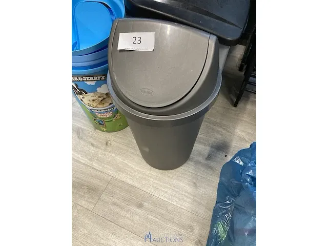3 vuilnisbakken - afbeelding 2 van  6