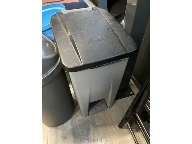 3 vuilnisbakken - afbeelding 4 van  6