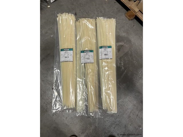 3 x 100 tie ribs 77,9 cm panduit - afbeelding 1 van  3