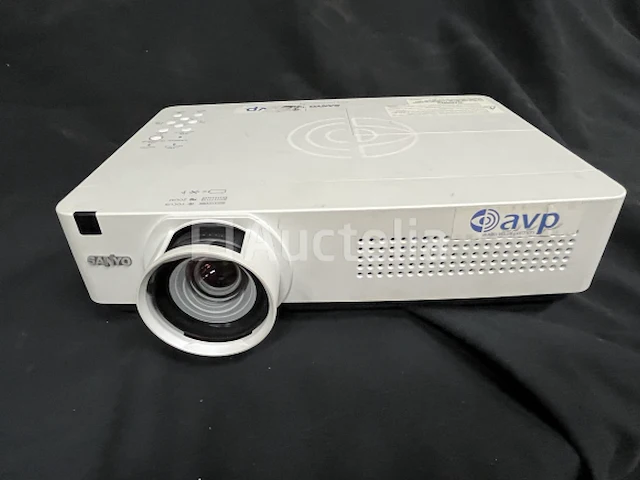 3 x 3000 lumen videoprojectoren sanyo plc-xu301a - afbeelding 1 van  2