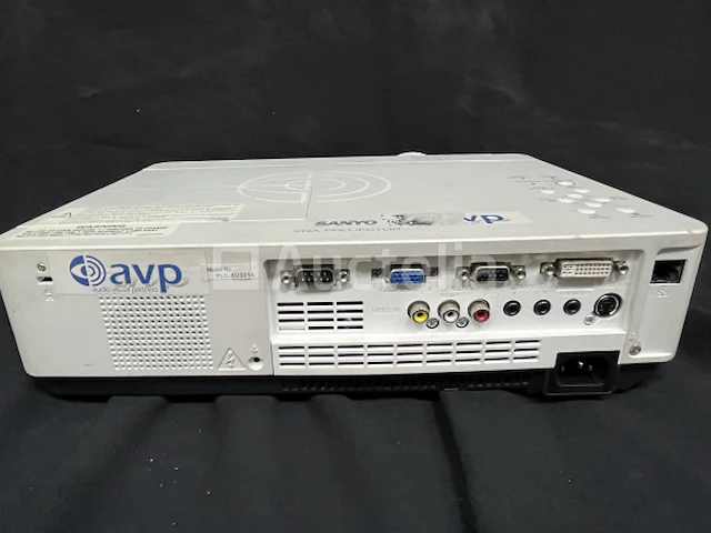 3 x 3000 lumen videoprojectoren sanyo plc-xu301a - afbeelding 2 van  2