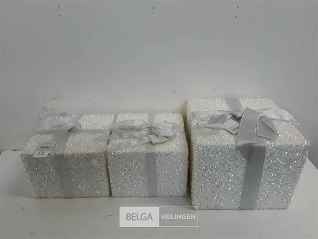 3 x kerstpakje wit met strik - afbeelding 1 van  3